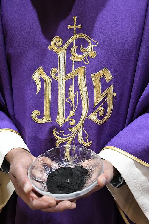 Wolfgang Cibura - Pfarrbriefservice.de Aschenkreuz