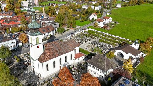 Maria Dür Kirche mit Friedhof